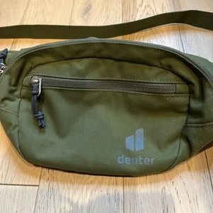 Green belt bag